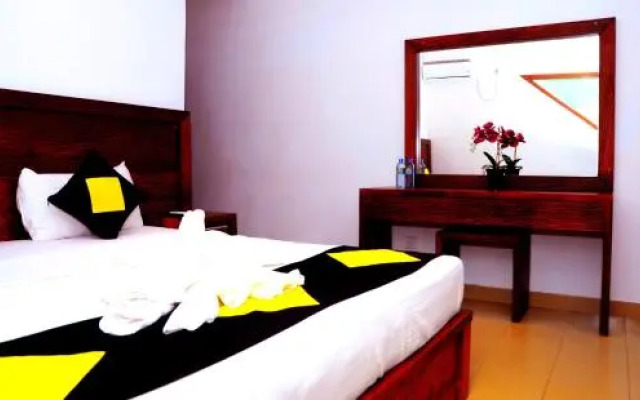 Happy Banana Hotel & Restaurant