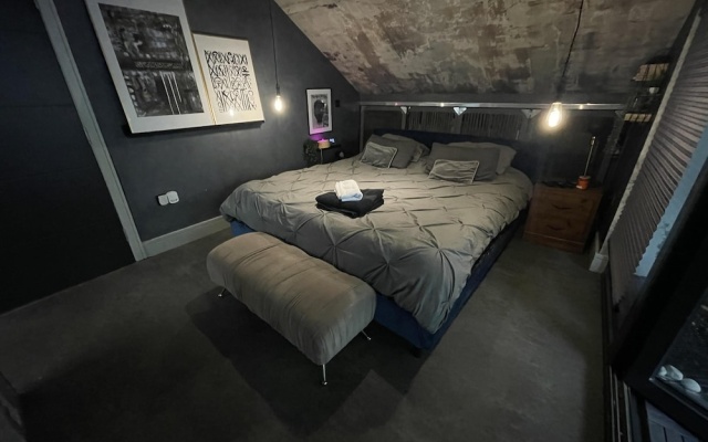 Artsy Retreat - Sleeps 8, Free Parking & Balcony — фото 4
