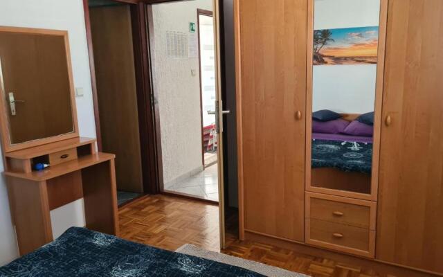 Apartment with a balcony and sea view - santek - AE1097