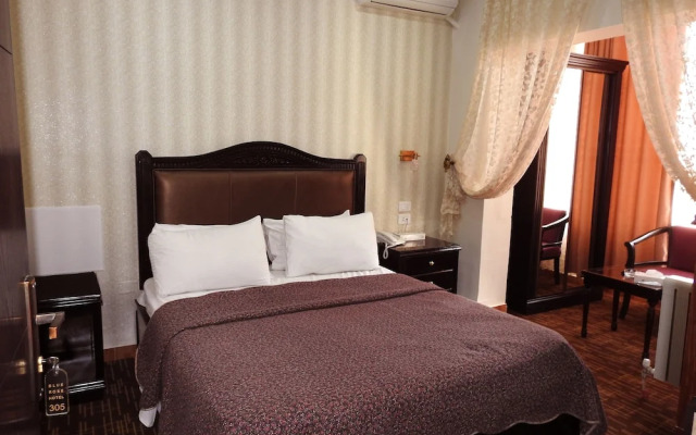 Blue Rose Hotel