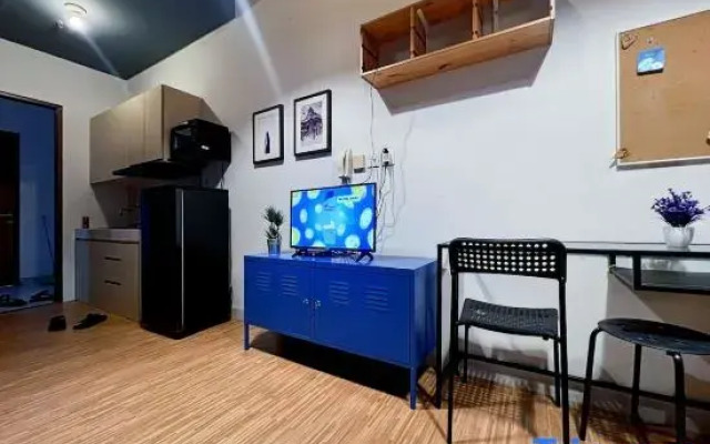 Stylish Studio Dave Apt Depok w/ Pool by 2ndHome