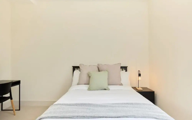 The East London Mile Crib - Bright 2bdr Flat