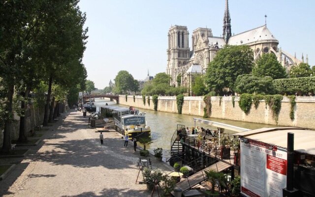 La Seine - Notre Dame Private Apartment