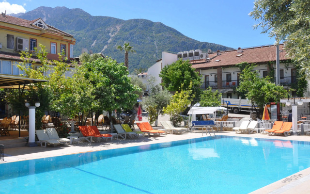 Mese Hotel & Apartments