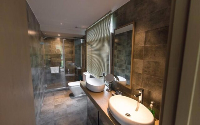 Hangzhou Yunqi Fan Path Blue b&B