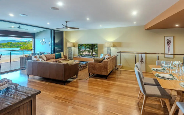 Edge 18 Waterfront Luxury