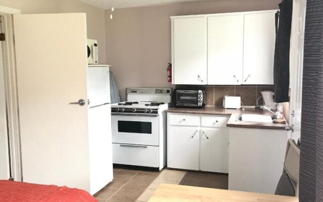 Anchor Motel and Suites