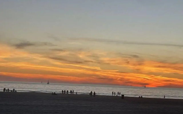 Popular LA Beach in Venice 10A