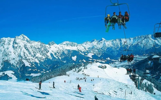 Attic Apartment in Saalfelden Near Ski Slopes