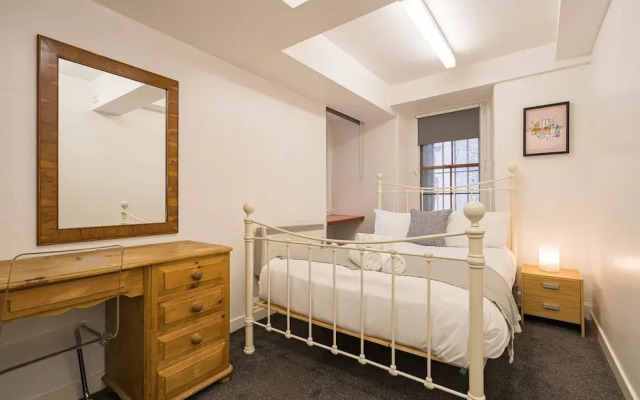 Royal Mile 5 BR Apartment nr Castle