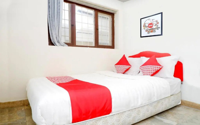OYO 1196 Hotel Pura Puspa Rosa