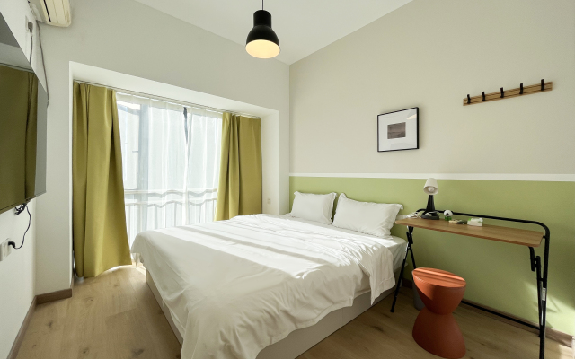 Banlan Apartments Hotel (Wuhan University Street Subway Station)