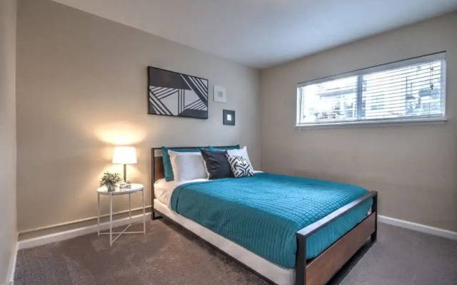 Renovated 2BR Lake View Condo