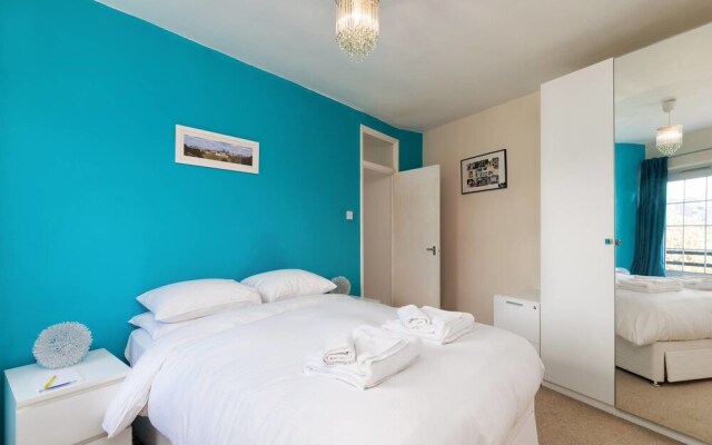 Cute 2BR Home Near Tower Bridge, 4 Guests