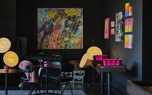 MOXY Minneapolis Uptown