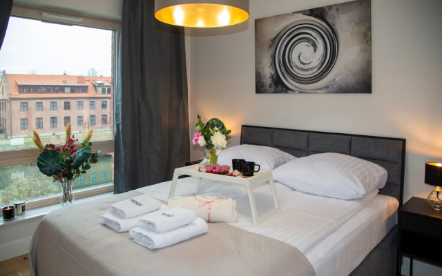 Maya's 22 - River view