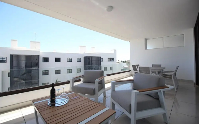 Happy Travel Daphne Higueron