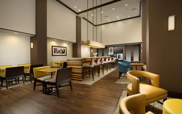 Hampton Inn & Suites Syracuse/Carrier Circle