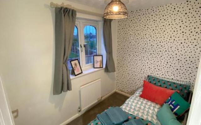 Lovely family home, 5 minutes from the beach