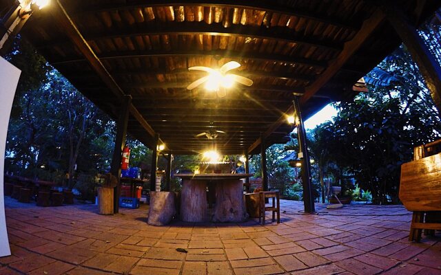 Bangplamo River View Resort