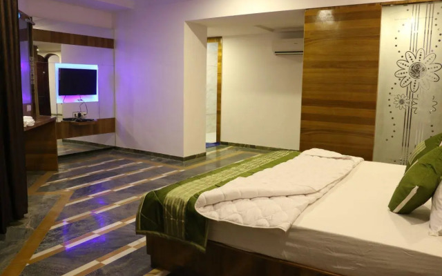 The Grand Midway hotel