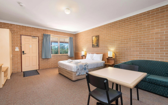 SureStay by Best Western New Inn Richmond – Guest Rooms – Sydney