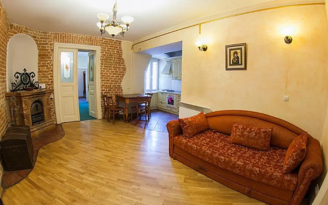 Historic Apartment near Rynor Square