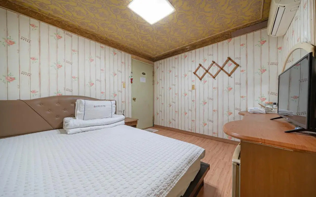Dongrae Oncheon Hotel