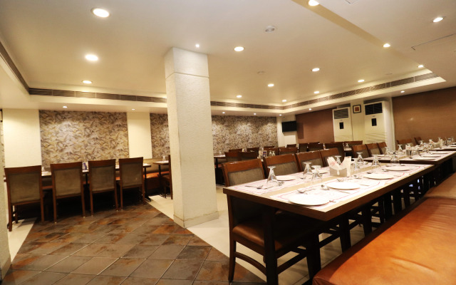 Hotel Rajhans Regent