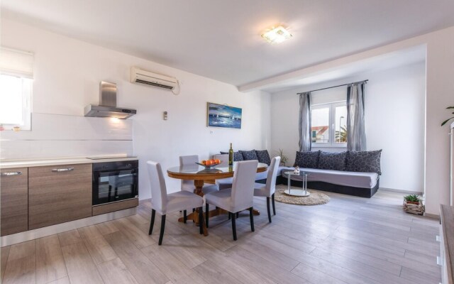 Nice Home in Podstrana With Wifi and 2 Bedrooms