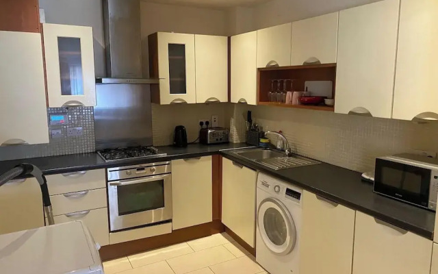 Modern Apt 3 Bedrooms Near Dundrum