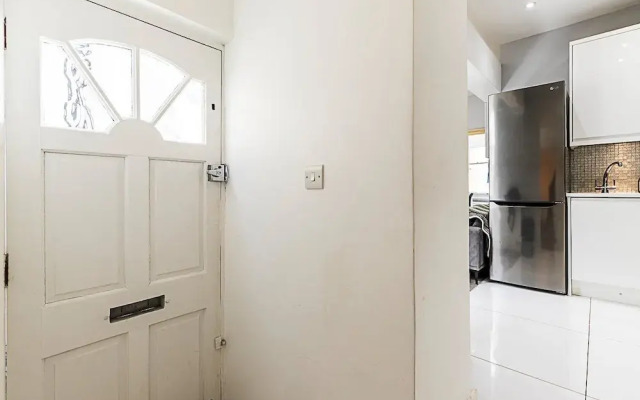 Stylish Bayswater Flat With Outdoor Space