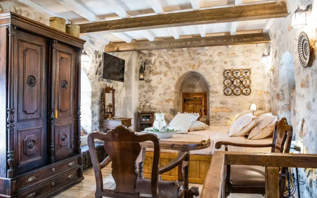 Dandy Villas Tower-Built in 17th century