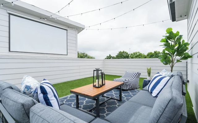 The Row on West Iris