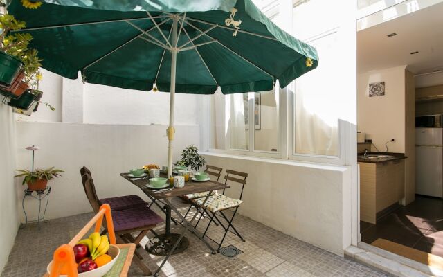 ALTIDO Charming Patio