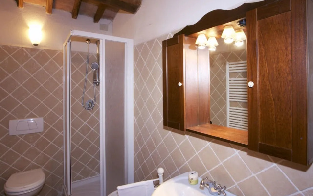 Lovely Farmhouse in Tuscany With Panoramic View