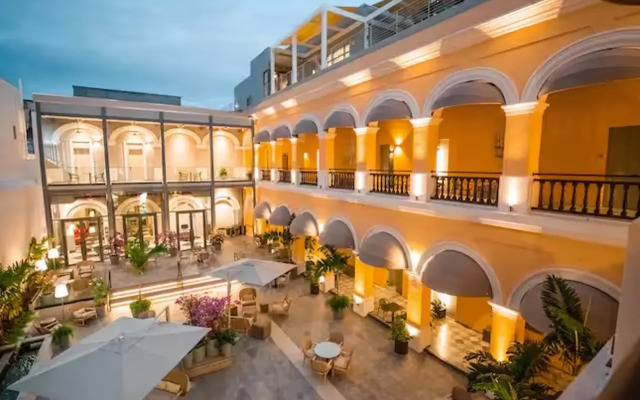 Palacio Provincial San Juan, Curio Collection by Hilton
