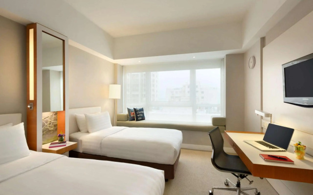 JEN Hong Kong by Shangri-La