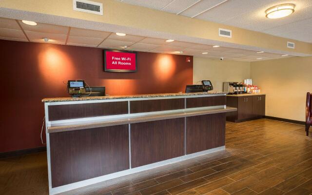 Red Roof Inn PLUS+ West Springfield