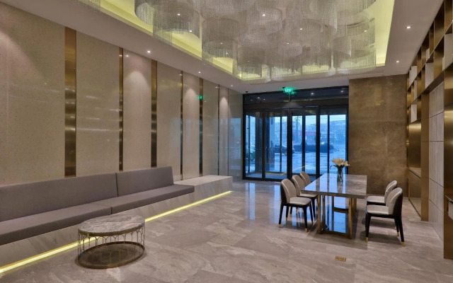 Orange Select Hotel(Shanghai National Exhibition and Convention Center Jiuting)