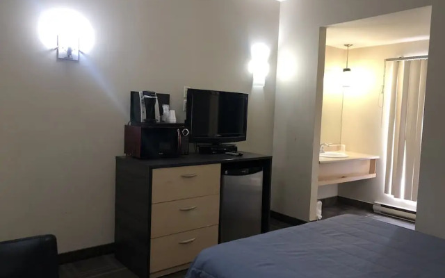 Falcon Motel Brossard