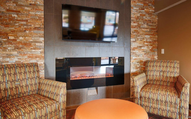 Clarion Pointe Independence - Kansas City