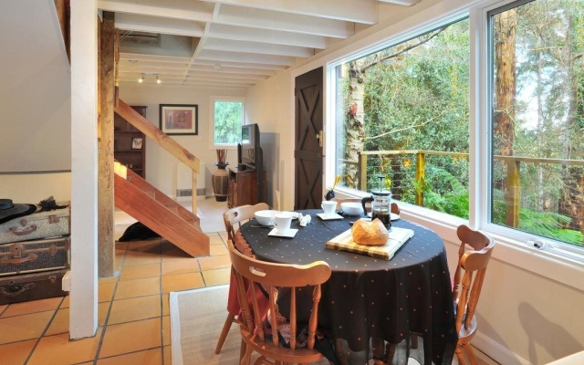 Santosa Cottage – Balcony – Melbourne