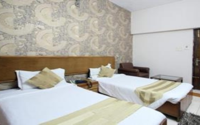 OYO 15791 Flagship Hotel Executive Hazratganj