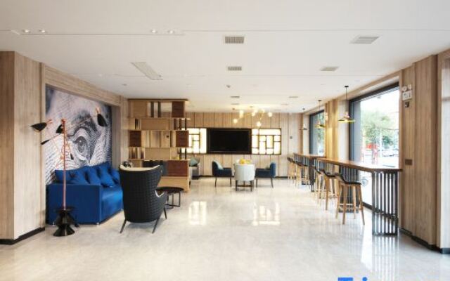 Rongjing Hotel (Rongcheng Baiyangdian High-speed Railway Station Branch)