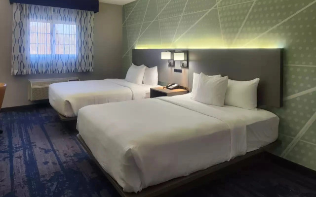Weston Inn & Suites