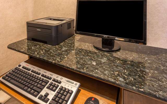 Howard Johnson by Wyndham Phoenix Airport/Downtown Area