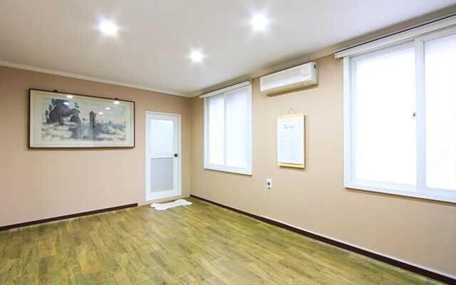 Goseong Hwapoli Pension