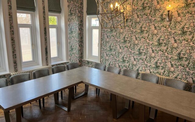 The Clarence Boutique Rooms
