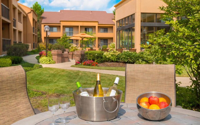 Courtyard by Marriott Chicago Deerfield
